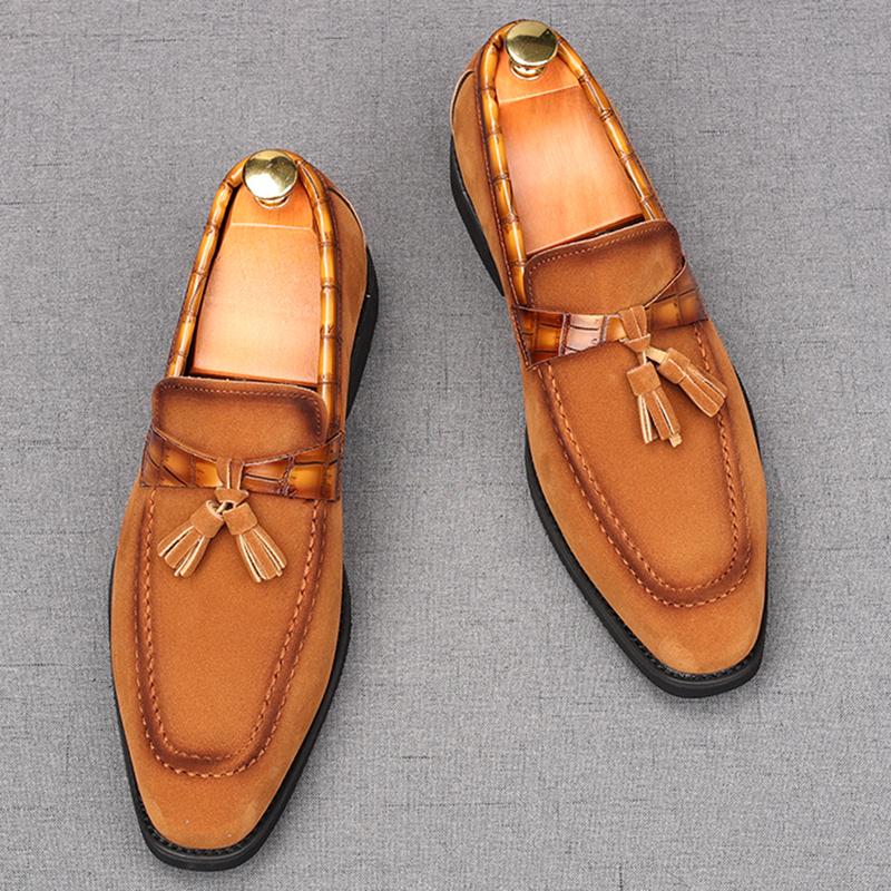 

Новые дизайнерские мужские замшевые лоферы с кисточками, с острым носком, повседневная обувь, мужские лоферы, свадебное платье, выпускной вечер, zapatos hombre 38