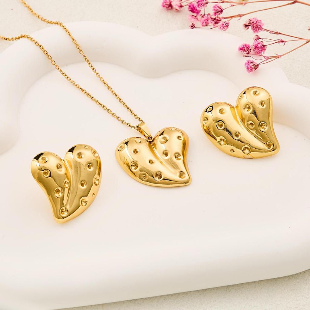 Elegant Women's Luxury Heart Pendant Necklace Set - Stainless Steel Chain