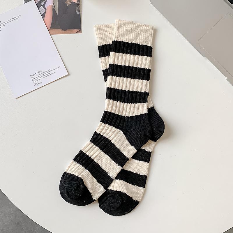 

Носки средней длины в черно-белую полоску Zhuji Retro для мужчин и женщин — плотная вязка, стиль осень/зима Thick strips.