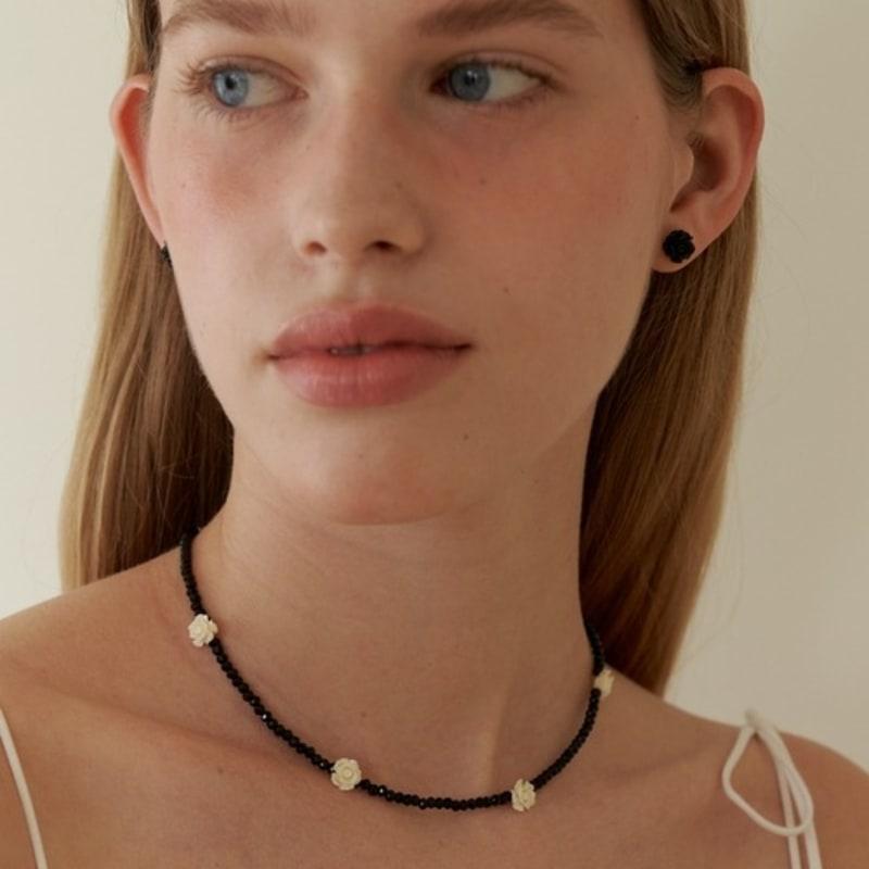 LOVE ME MONSTER 5 Rose Crystal Choker_2Color