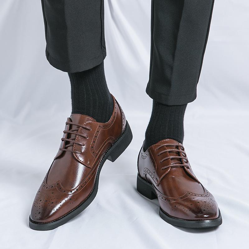 Luxury Designer Men's Black Bronw Patent Leather Brogues Casual Shoes Formal Wedding Dress Homecoming Footwear Zapatos Hombre