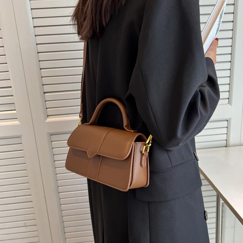 High-End Fashion Niche Bag Women'S Spring And Summer Shoulder Messenger Bag Retro Versatile Portable Small Square Bag