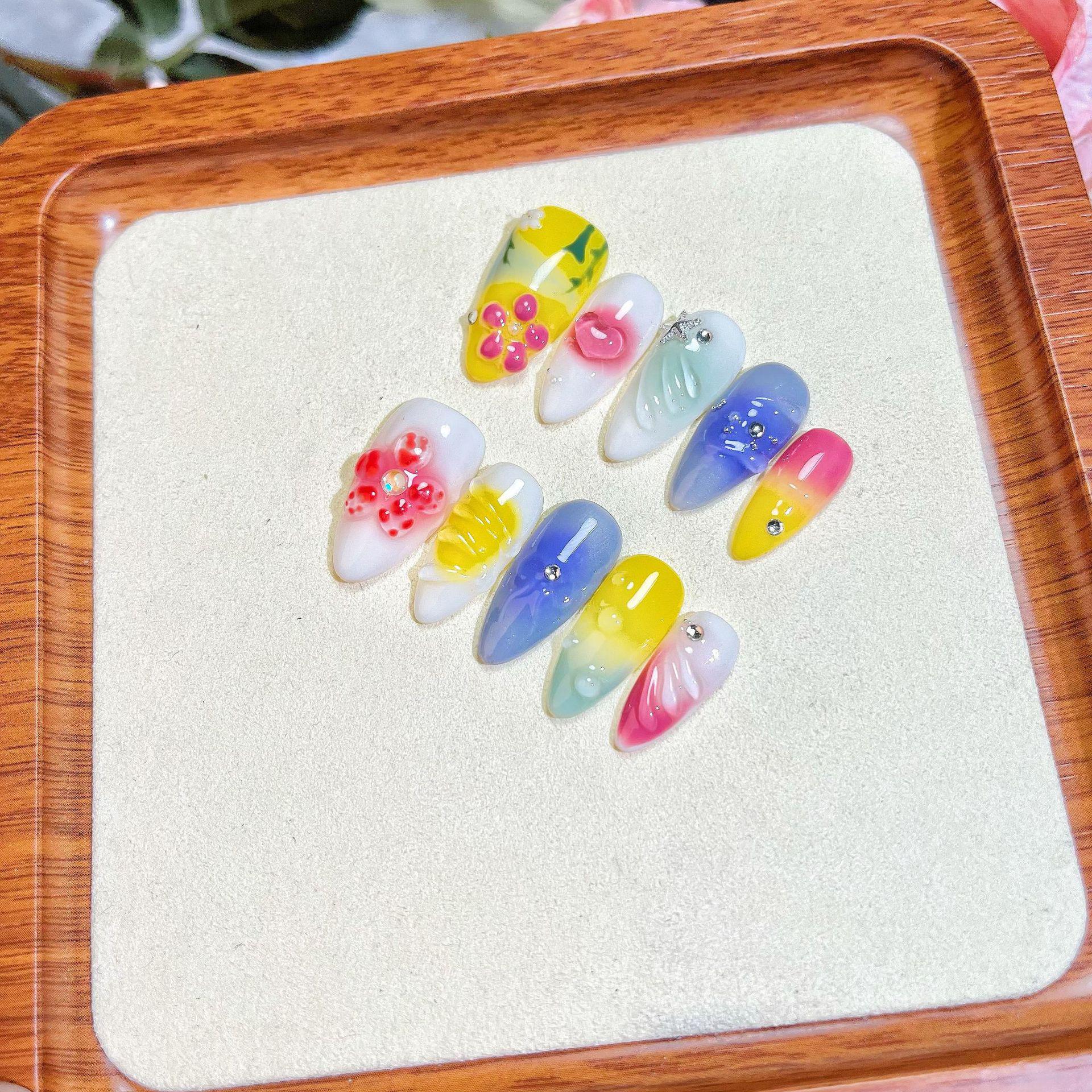 

Handmade Gradient Nail Art: 3D Carved Stickers for Spring/Summer Small