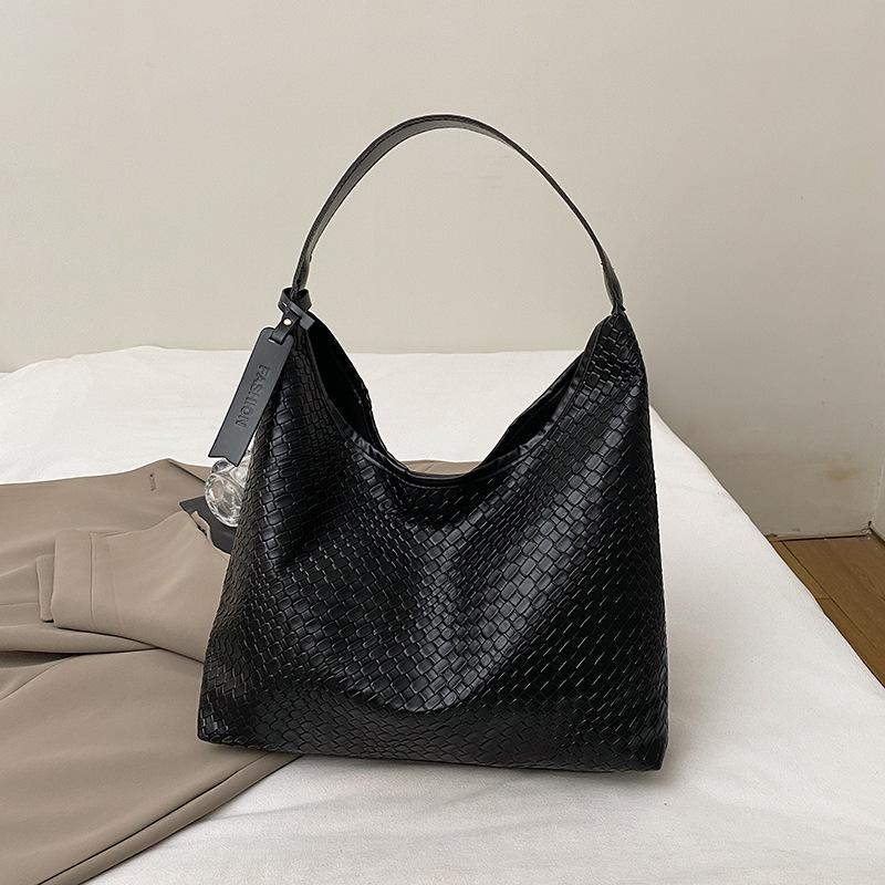 

Повседневная ретро сумка большой вместимости женская 2025 новая популярная универсальная сумка на плечо в зарубежном стиле сумка-ведро чёрный