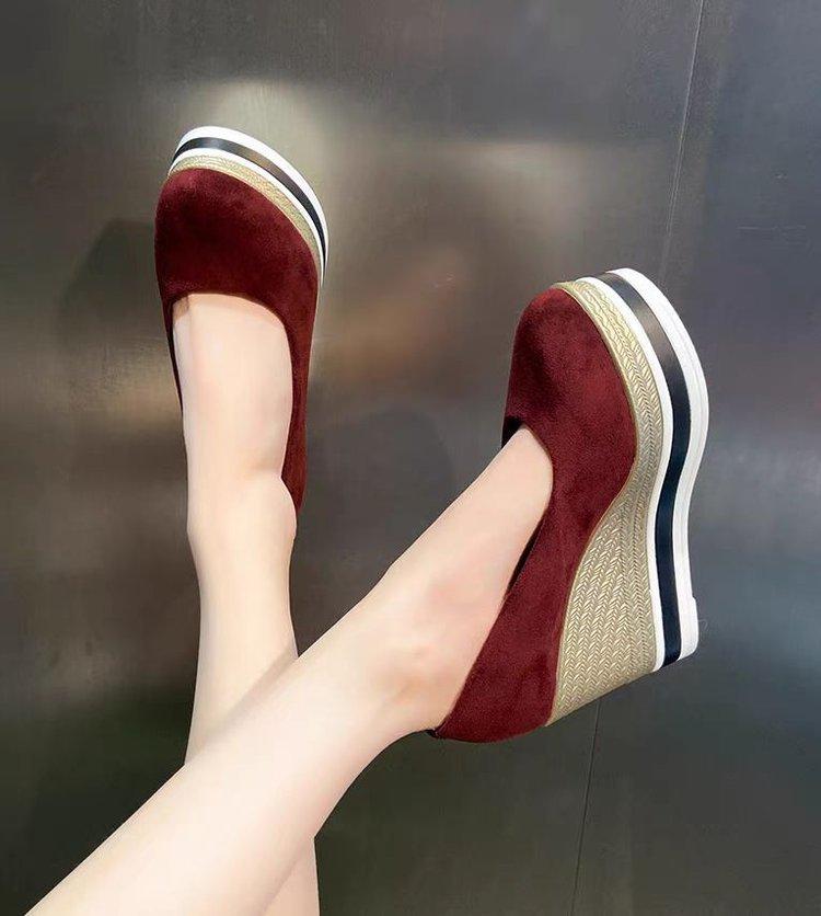 Französische flache Mund kleine Keilabsatz High Heels Damen 2025 Frühling neu Wildleder wasserdicht Tisch dicke Sohle Mode Einzelne Schuhe