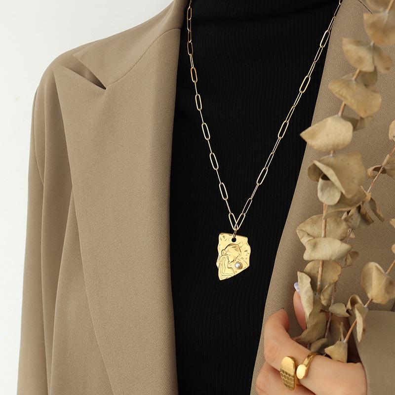 

Ожерелье из французского барочного жемчуга: Необычный дизайн портрета на цепочке-свитере из титановой стали