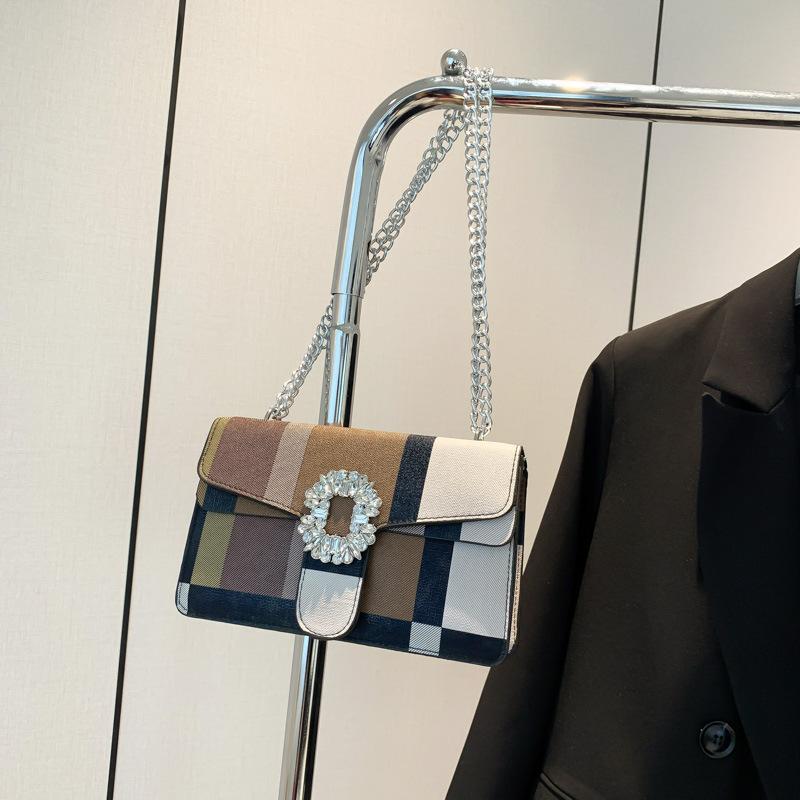 

Popular bag women s 2025 summer new personalized shoulder bag foreign casual aesthetic temperament messenger small square bag tide коричневый