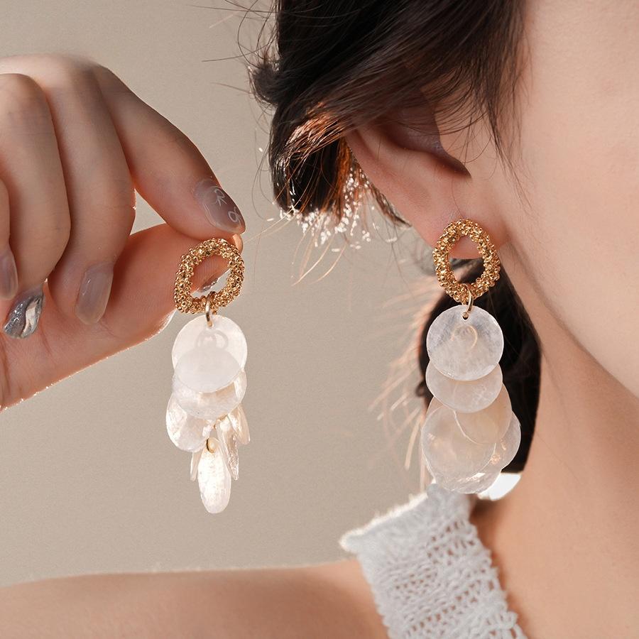 

Women s fashionable tassel earrings білий
