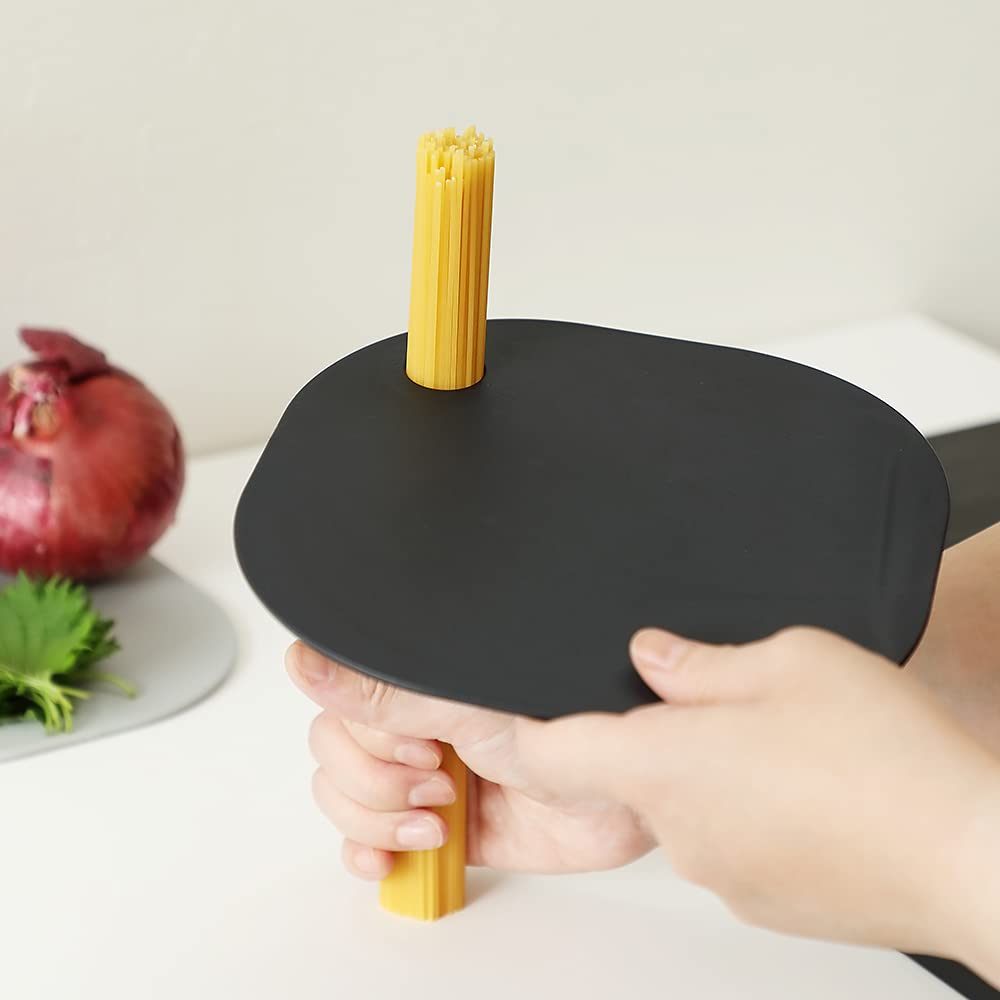 Schneidebrett Nikii Schwarz 1 Stück Breite x Tiefe x Dicke Schneidebrett Made in Japan Spülmaschinenfest Antibakteriell Kleines Mini Schneidebrett Rund