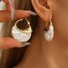 Retro and Simple Imitation Pearl Creative Earrings, Fashionable and Niche In Style, Geometric and High-end Ear Ornaments for Women.