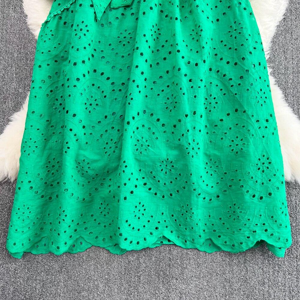 Retro Palace Temperament Round Neck Waist Show Thin Hook Flower Hollow a Word Lace Dress Elegant Large Skirt