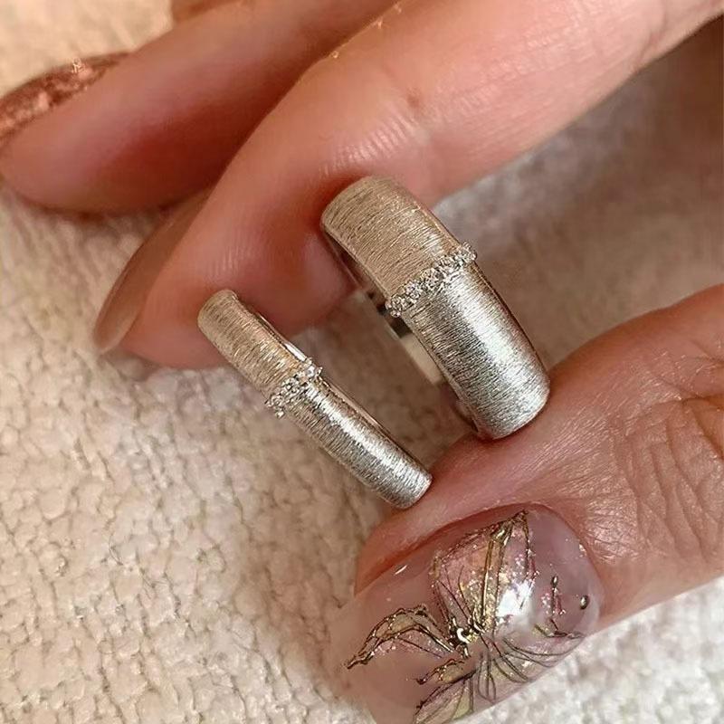 Classic Light Luxury Retro Rings For Women Wire Drawing Crafts Style Wide And Narrow Version Couple Ring Banquet Jewelry
