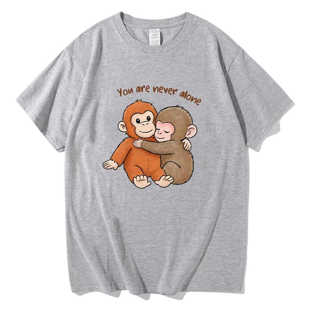 Punch Monkey T-Shirt Niedlicher Babyaffe mit Plüschtier Grafik-T-Shirts Emotionales Geschenk Tierliebhaber Reines Baumwoll-Oberteil Damen Herren