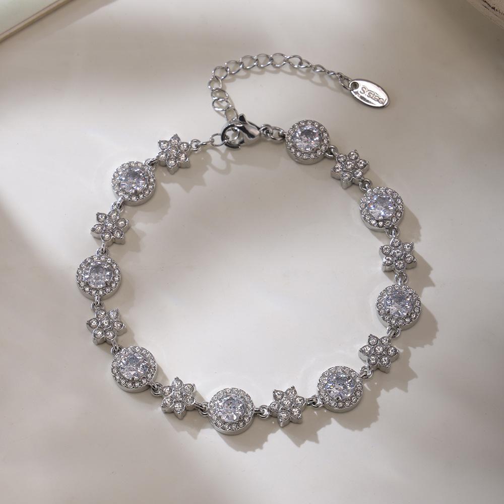Qiong Yao Six-Petal Flower Zirconia Bracelet: 18K Gold-Plated Stainless Steel, Heavy Design for Women