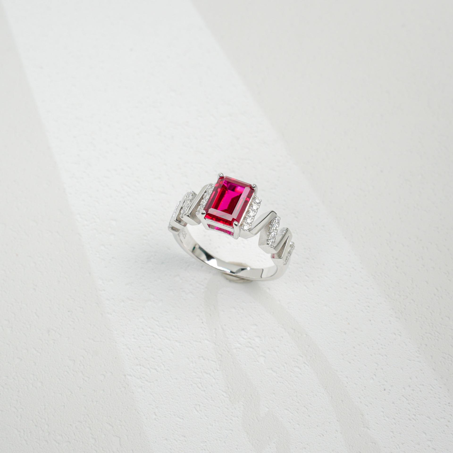 

Women s Simple and Elegant Closed-Setting Sapphire & Emerald Diamond Ring HK Size 12, 14, 16 (Check stock before ordering)