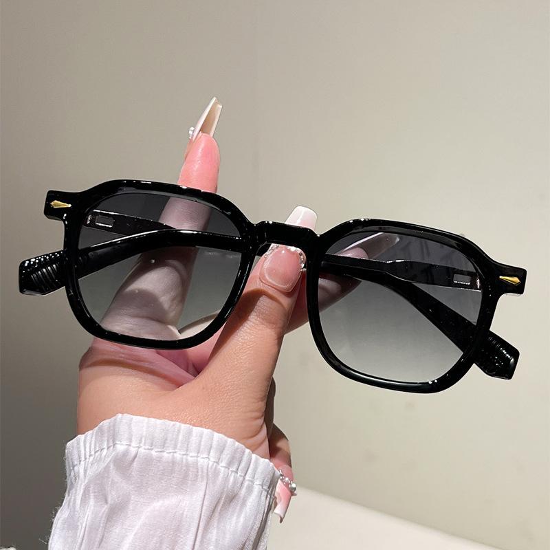 

Luxury Brand Designer Square Sunglasses Women For Men 2026 Vintage Sun Glasses Punk Trendy Classic Rivet Metal Eye Glasses UV400 черный серый