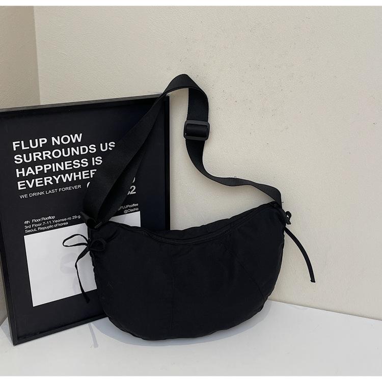 

Bag women s summer new large-capacity dumpling bag simple fashion retro niche solid color shoulder bag чорний