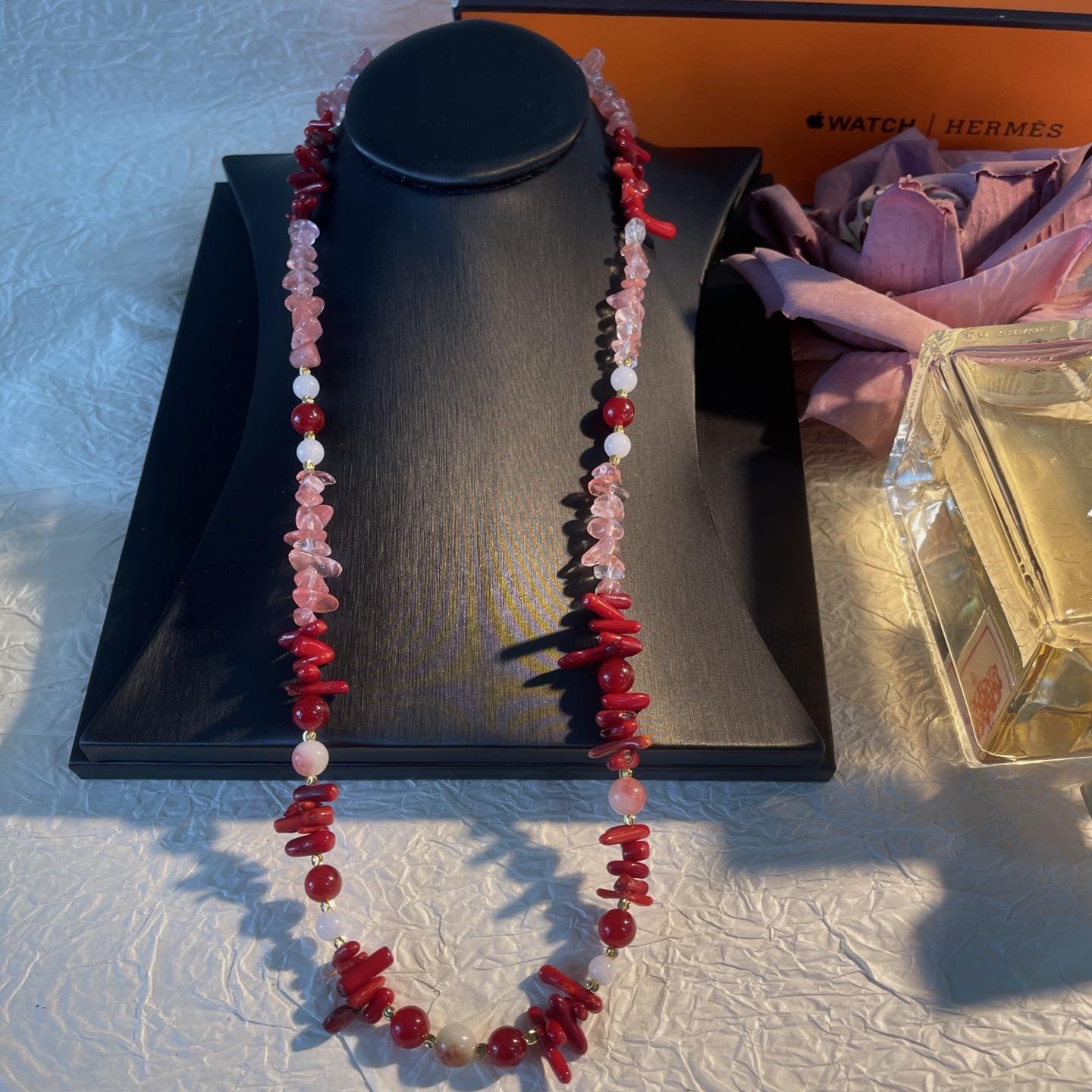 

Vintage Volkswagen light luxury fashion irregular red gravel coral necklace Necklace червоний
