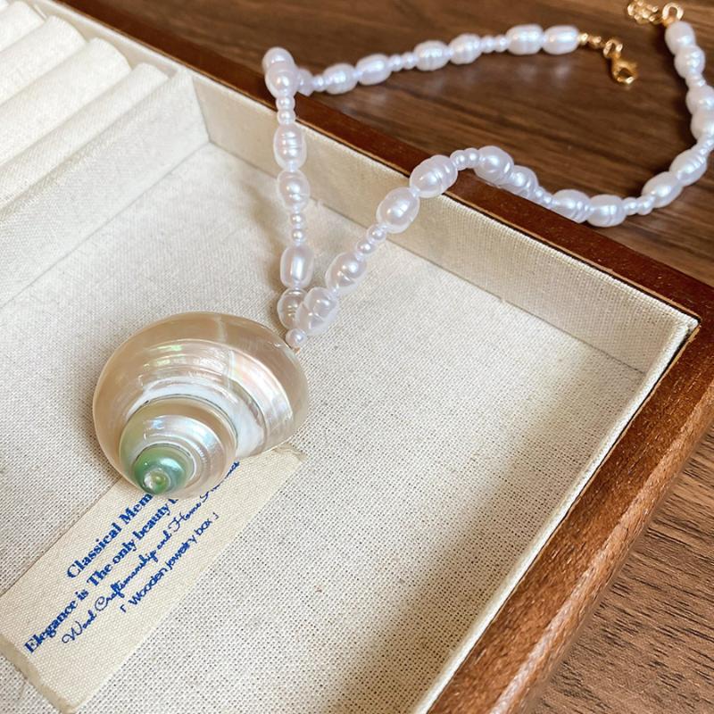 

Pearl Conch Pendant Necklace Women Retro Charm Choker Party Banquet Summer Ocean Beach Jewelry Accessories as the picture