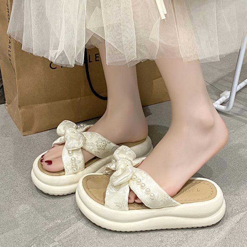 Cool slippers women's summer wear 2025 new platform beach shoes Internet celebrity women's casual fashion word slippers women