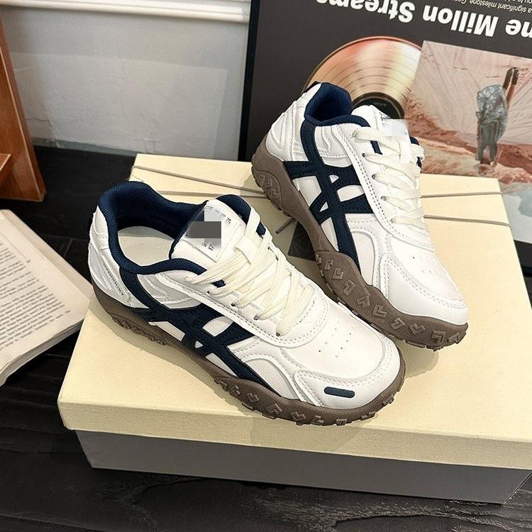 Thick-soled German Training Shoes with Velvet Winter New Straps To Keep Warm and Show Feet, Small Sports and Leisure Shoes