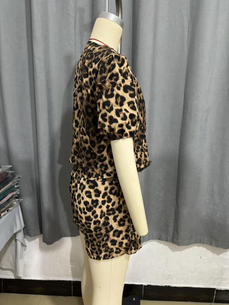 Spring New Arrival: Women's Leopard Print Short Sleeve Shorts Set