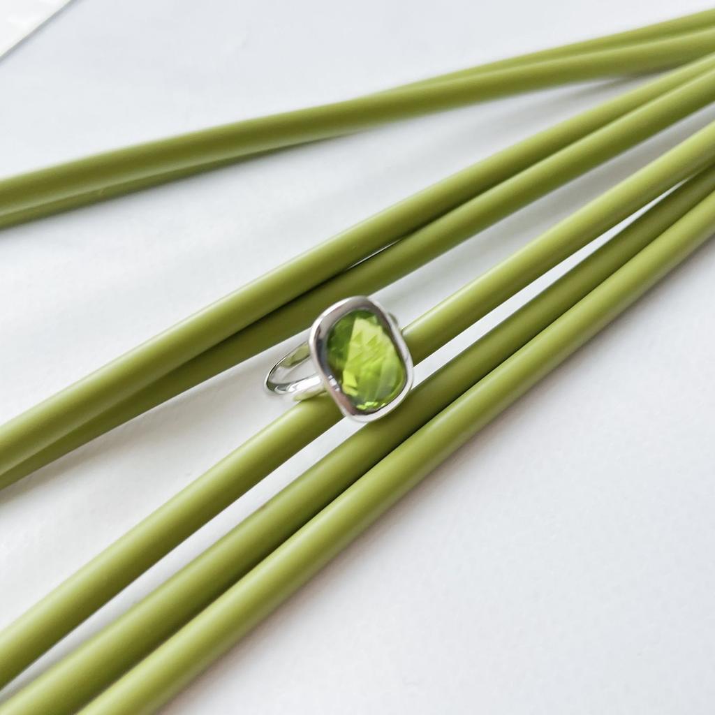 Серебряное кольцо с хризолітом 6.933ct, вес изделия 4,06 гр (2150701)