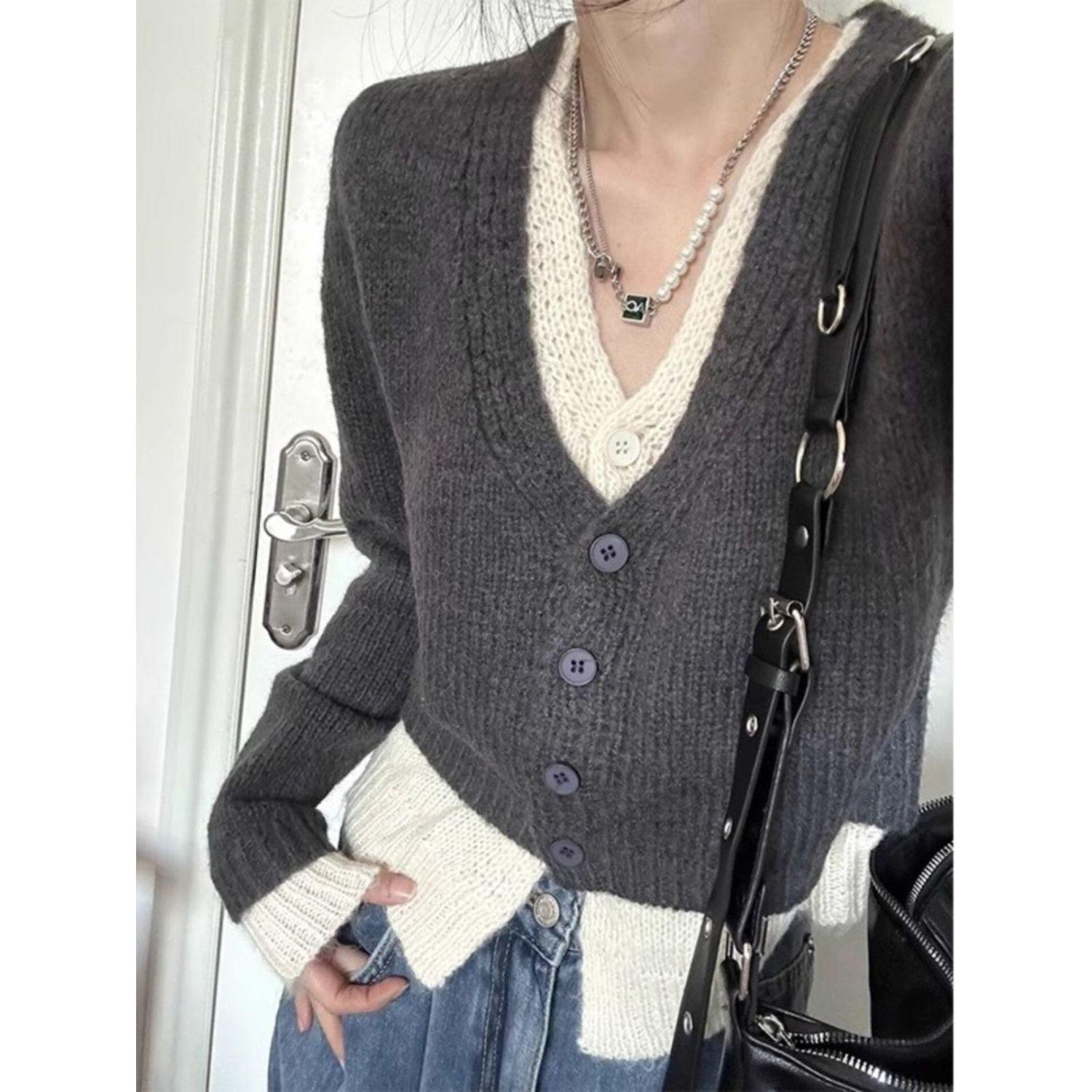 

Women s Retro Gray Layered Knit Cardigan Sweater - V-Neck Petite Fit for Autumn/Winter One Size