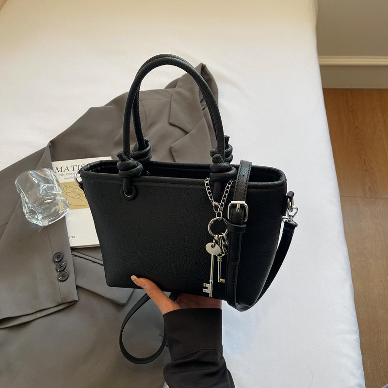 

Today s popular bags women s new summer versatile messenger bags casual portable bucket bags чорний
