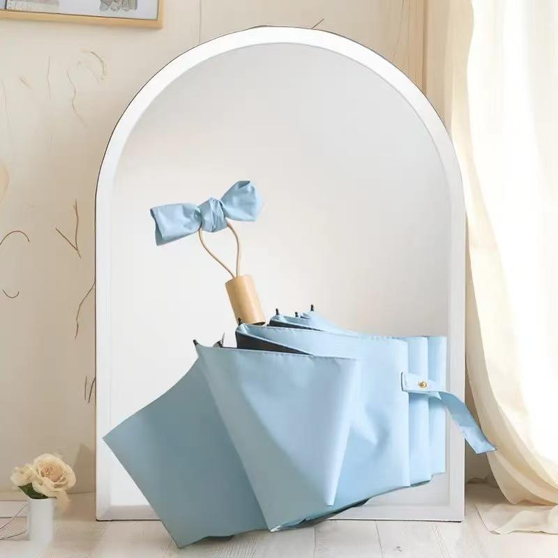 Vollautomatischer dreifach faltbarer UV-Schutz-Schirm mit schwarzem Kleber und Logo für Regen oder Sonne