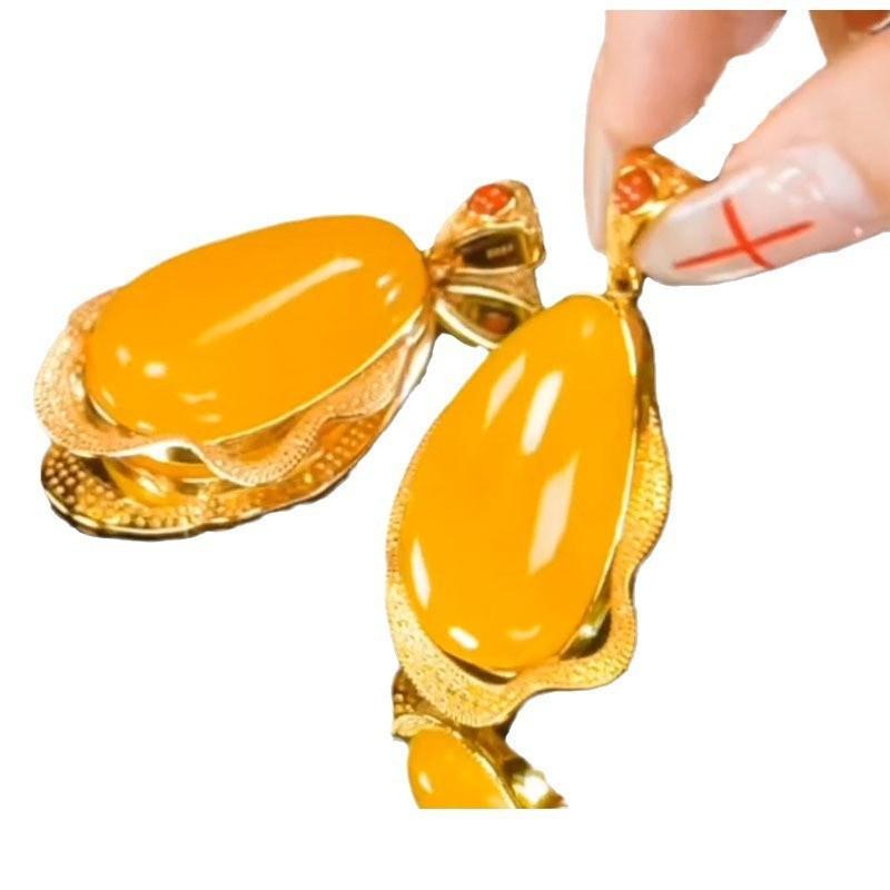 New chicken butter pendant necklace ice yellow beeswax retro collarbone chain high-end temperament elegant holiday gift