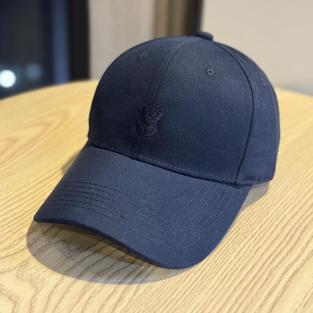 Spring and summer new cartoon embroidered baseball cap for women, versatile hard-brimmed cap, outdoor sun hat that makes the face look smaller and
