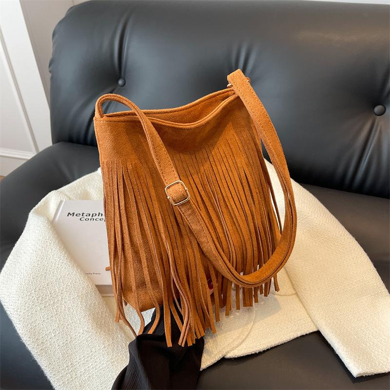 Geantă cu ciucuri de damă