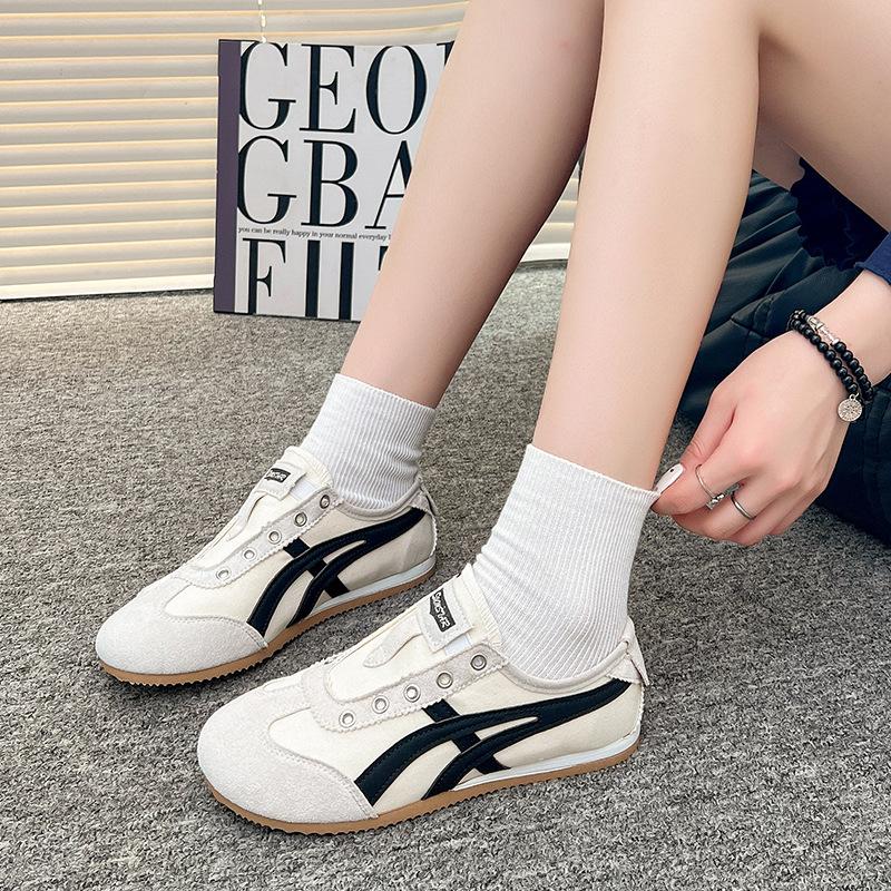 Flat-soled women's shoes autumn new lightweight soft-soled single shoes casual sports white shoes