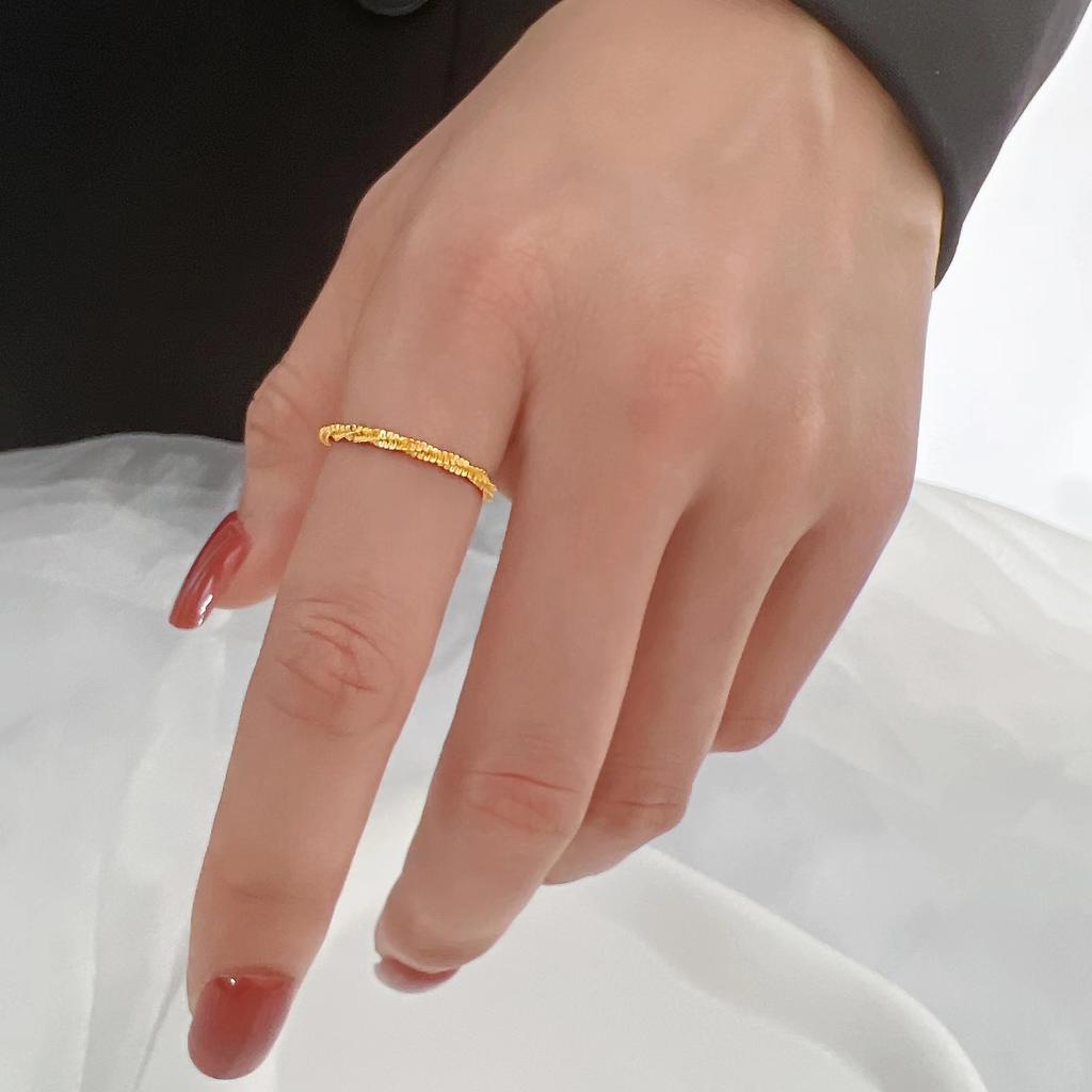 2025 new light luxury niche gypsy star gold sparkling titanium steel plated 18k gold index finger ring women's fashion