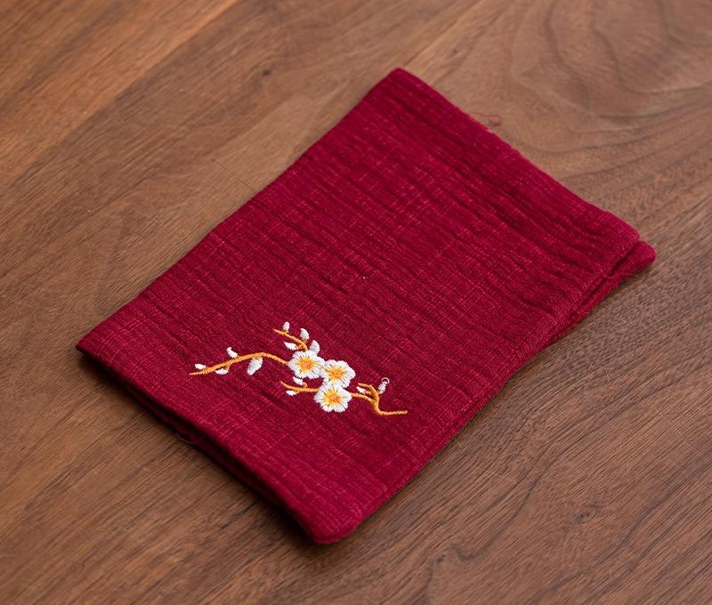 Plum blossom embroidered tea towel, water-absorbing thickened pot towel, cotton and linen retro Kung Fu tea cloth pad