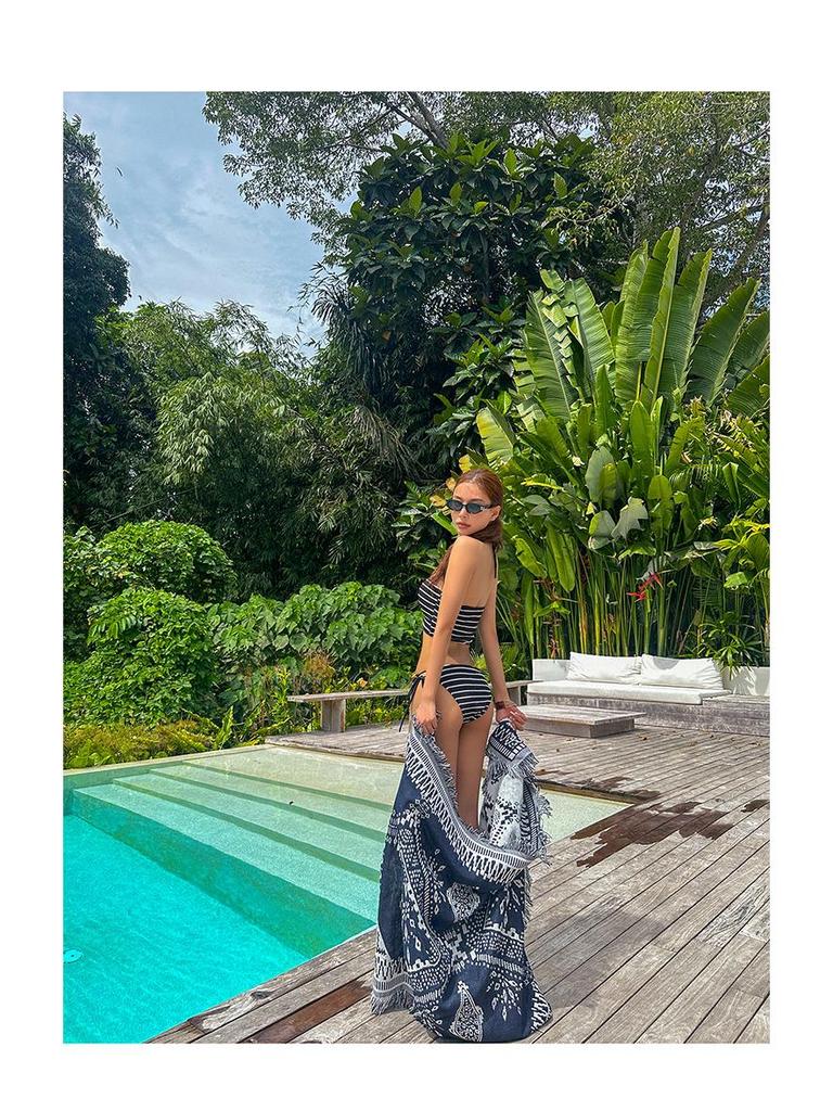 Costum de baie bikini coreean de lux cu dungi, fără bretele, cu șnur și crăpătură, pentru femei