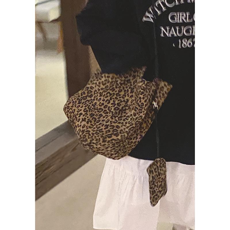 Bag women s 2025 autumn new contrasting retro bucket bag foreign leopard print bag large capacity one-shoulder underarm bag
