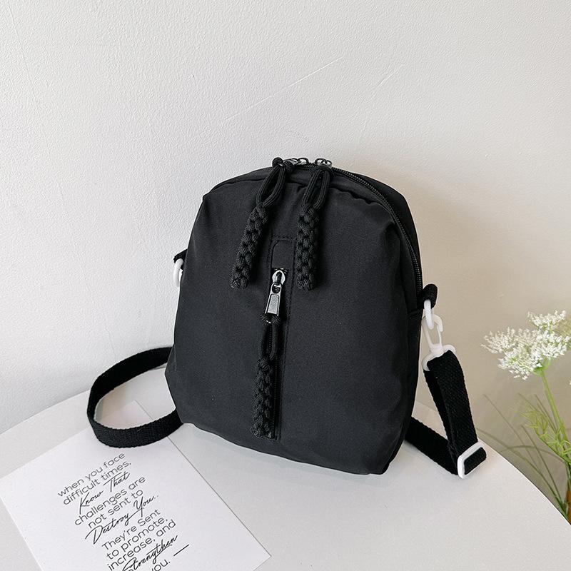 

Simple solid color large capacity nylon shoulder bag outdoor travel transparent simple versatile messenger small backpack one size fits all чорний