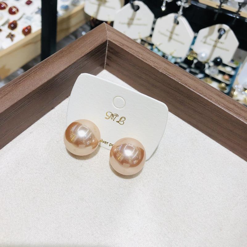 Elegant Pearl Stud Earrings Women's Fashionable Jewelry Geometric Design Luxury Feelings Fashion Commute