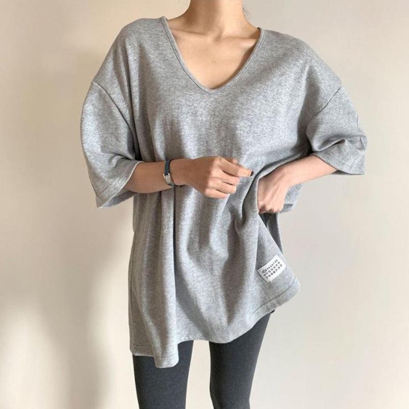 

Женская футболка с коротким рукавом и разрезом больших размеров – универсальный летний топ Large серый