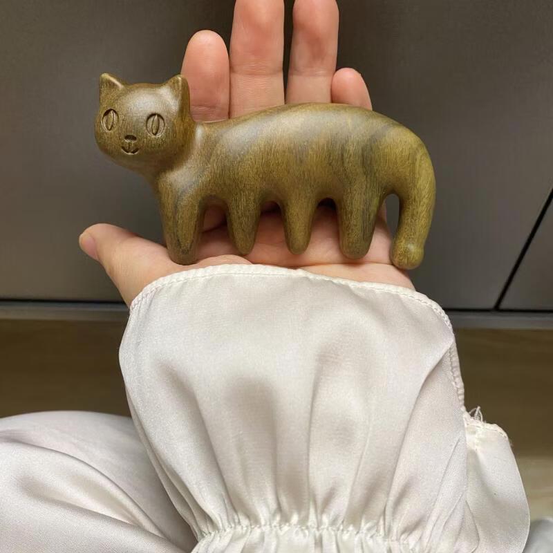

Green Sandalwood Cat Massage Comb