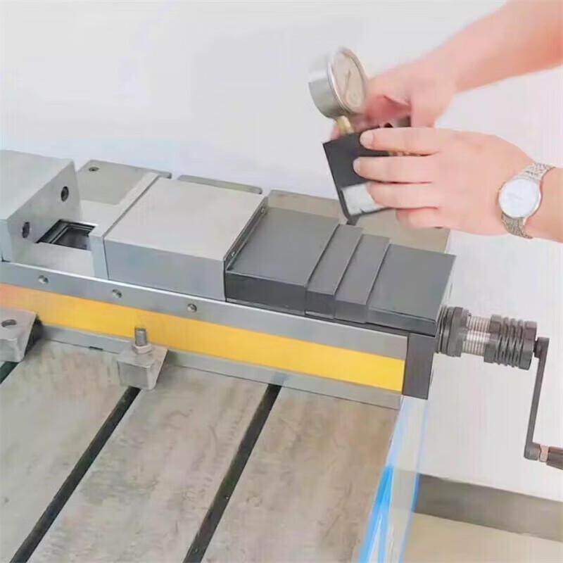 High-Precision CNC Hydraulic Vise CN plug (adapter included)