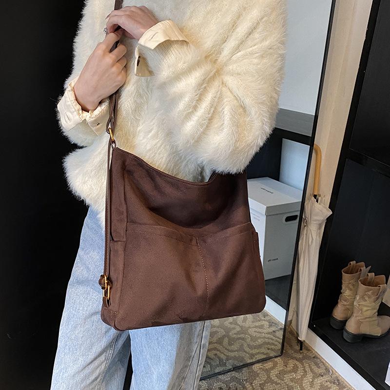 2025 autumn new shoulder bag popular versatile solid color fashion trend simple large capacity premium messenger bag