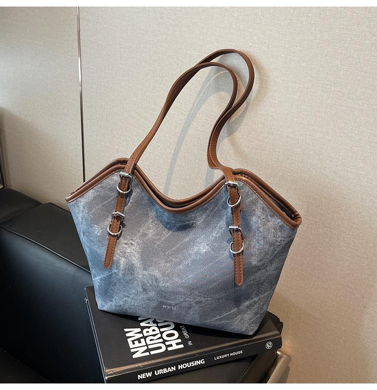 Large capacity underarm bag women's new fashion retro shoulder bag niche versatile commuter tote bag