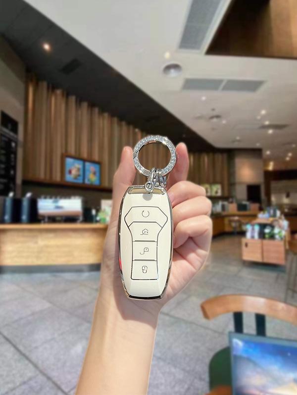 

Чехол для ключей BYD Song Plus и брелок-подвеска в виде медведя с бриллиантами