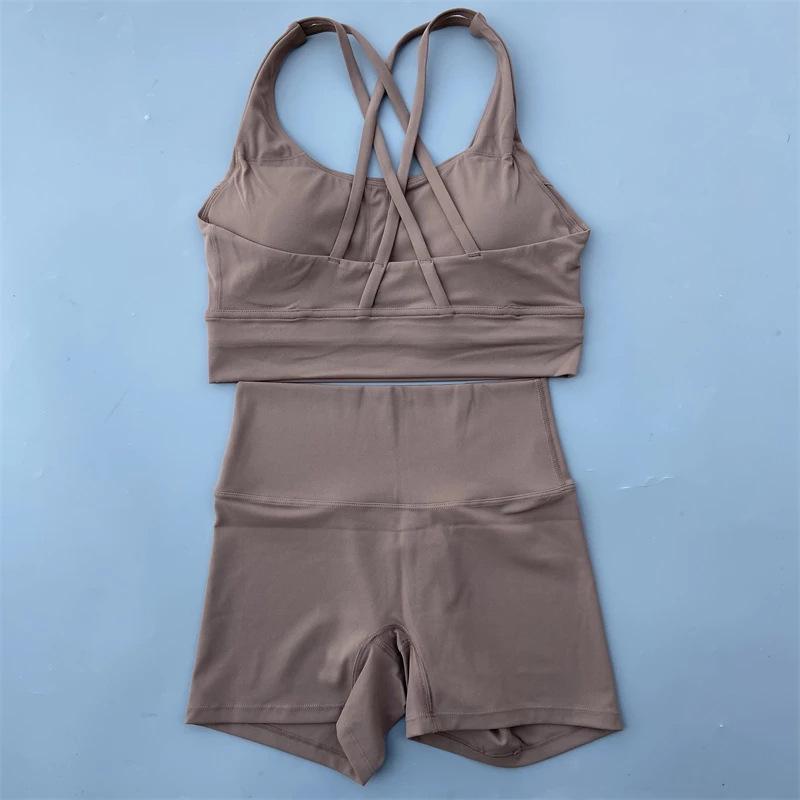 

Больше. Шорты для йоги Lulu Soft Nude и красивый комплект нижнего белья с перекрестной спинкой для спортзала Small