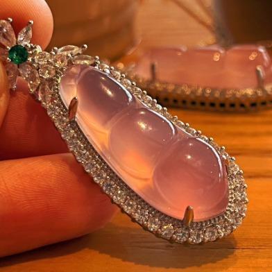 Pink Ice Light Natural Powder Chalcedony Pendant Agate Pendant, Real Shot