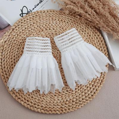 Damen Spitze Blumenmuster Netz Trompetenärmel Rüschen Abnehmbare Fake Ärmel Hemd Pullover Fake Ärmel Handgelenkwärmer Accessoires