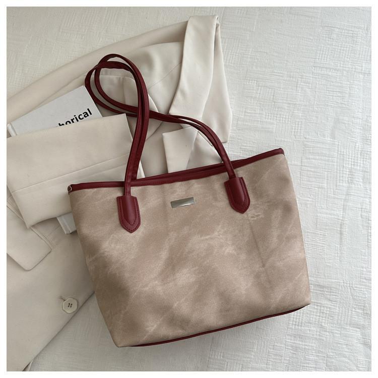 Simple Urban Style Large Nylon Tote For Women With Zipper Soft Texture And Sleek Design